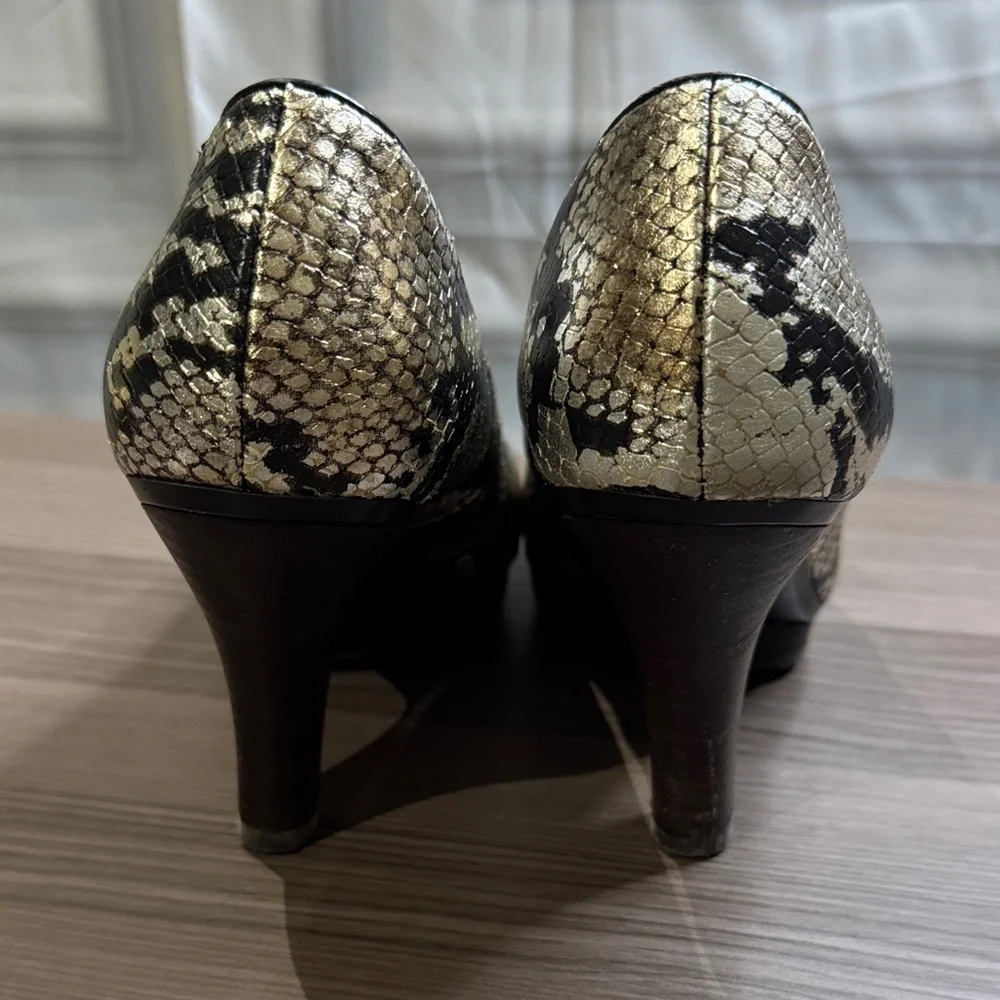 Sofft Women's Elegant Black and Gold Snake print Heels